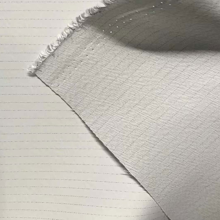 औद्योगिक निस्पंदन के लिए फ़िल्टर कपड़ा क्या आवश्यक बनाता है?