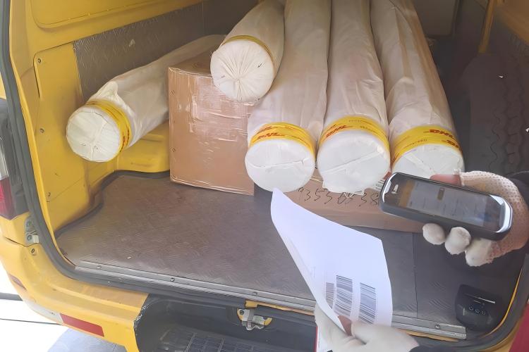 बल्गेरियाई ग्राहक को उच्च ग्रेड एंटी-स्टेटिक फ़िल्टर फैब्रिक की सफल डिलीवरी